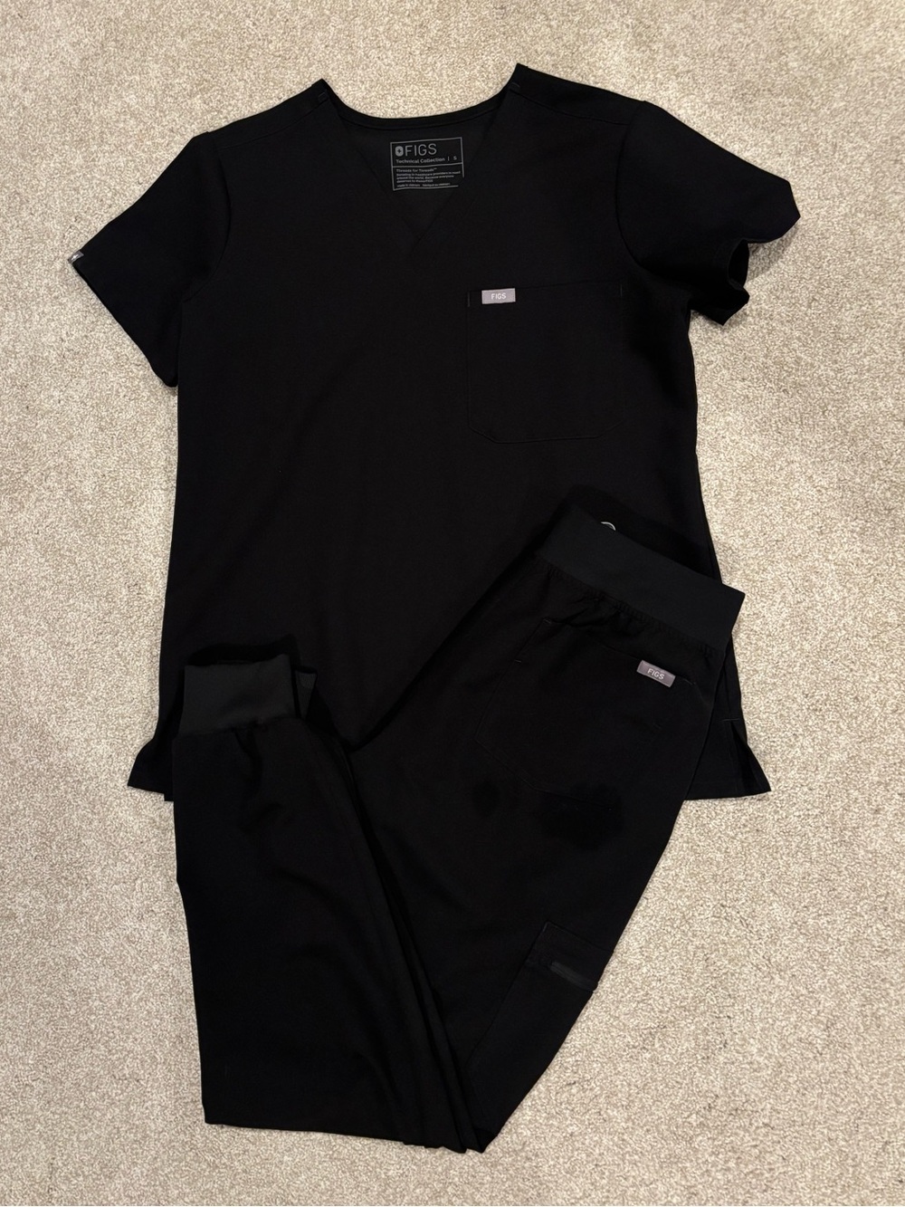 NWOT Figs Women's Black Scrub Top & Jogger Pants Set